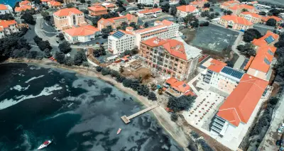 35 BEST COLLEGES NEAR THE BEACH