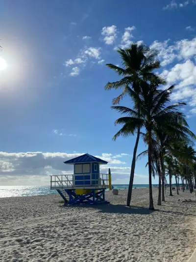 COLLEGE AND BEACH IN FLORIDA NOW